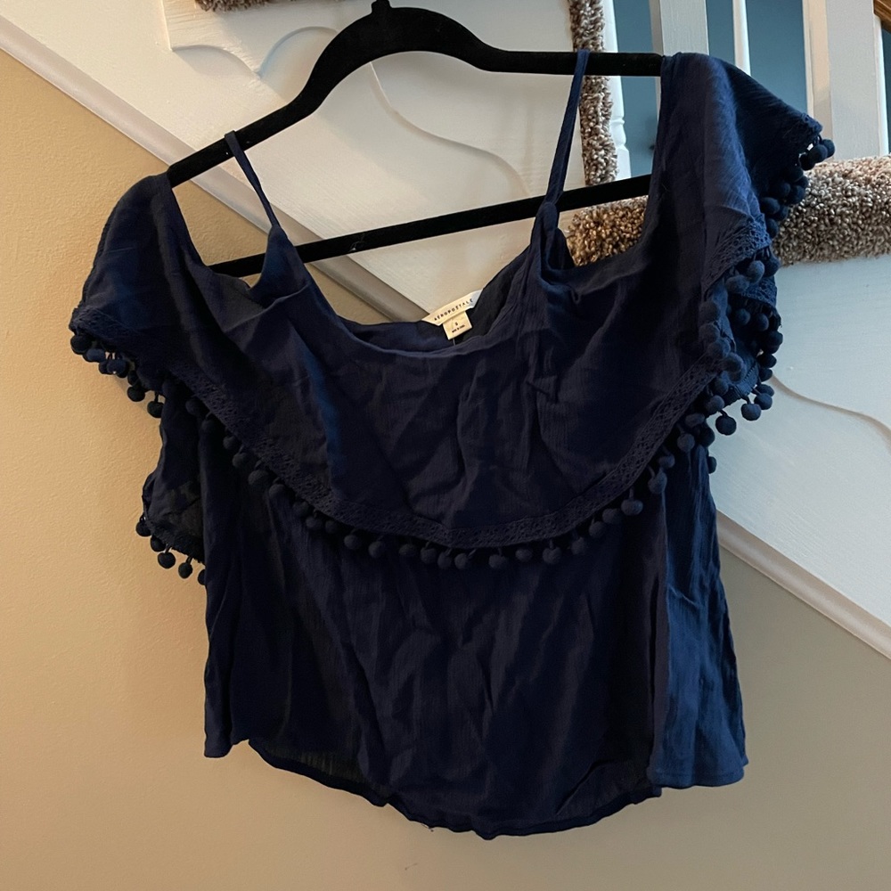 Aeropostale off the shoulders navy blue crop top with fringe, size Small